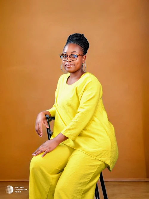 studio_and_outdoor_87dba42d-58fc-4792-a20b-f285e782974d_90